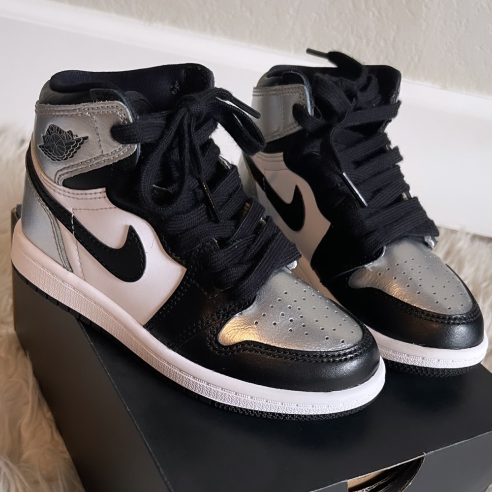 DEADSTOCK ‼️‼️ Jordan 1 Retro high “Silver Toes”